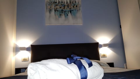 Comfort Single Room, Balcony | Premium bedding, desk, soundproofing, free WiFi