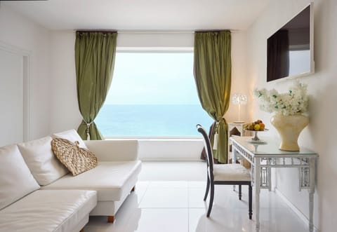 Superior Studio Suite | Premium bedding, minibar, in-room safe, desk