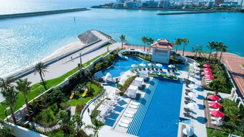 Seasonal outdoor pool, pool umbrellas, sun loungers