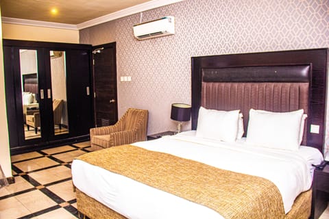 Deluxe Single Room, City View | Desk, laptop workspace, free WiFi