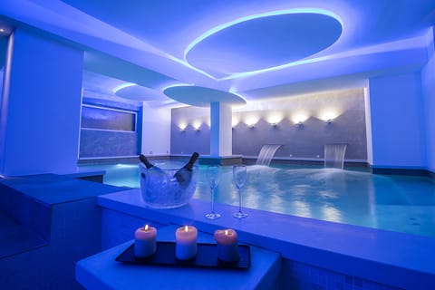 Indoor spa tub