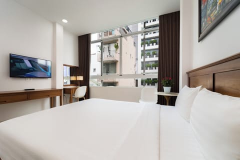 Deluxe Double Room, 1 Queen Bed, City View | Television