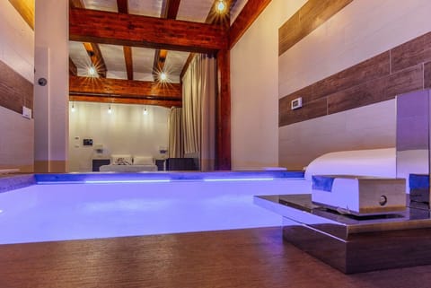 Deluxe Double or Twin Room, Jetted Tub | Jetted tub