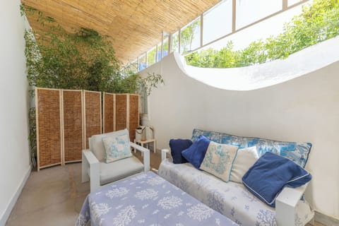 Classic Double Room | Minibar, desk, iron/ironing board