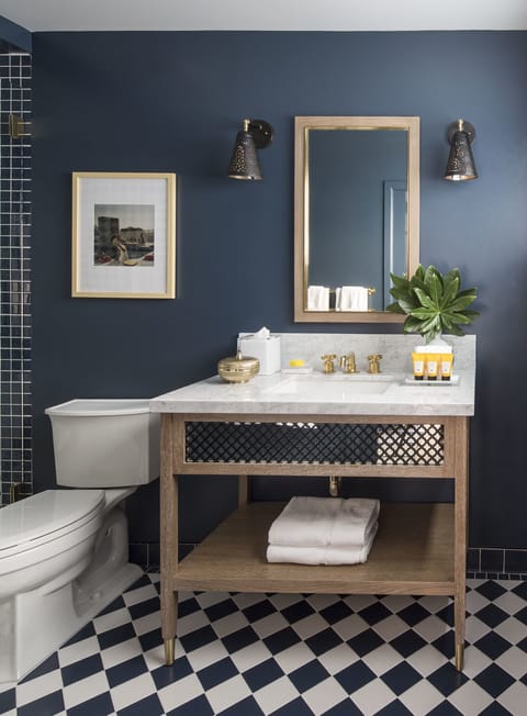 Shower, free toiletries, bathrobes, slippers