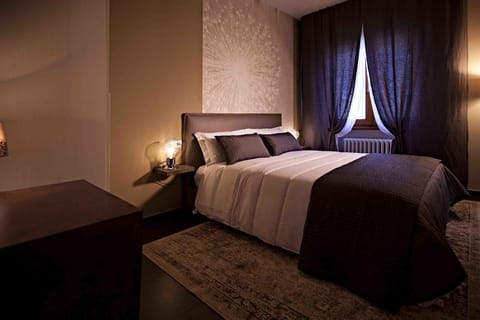 Classic Double Room, 1 King Bed | Down comforters, memory foam beds, in-room safe, desk