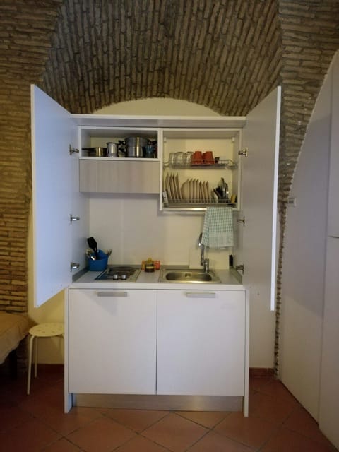 Studio, 1 Queen Bed, Ground Floor | Private kitchenette | Fridge, coffee/tea maker