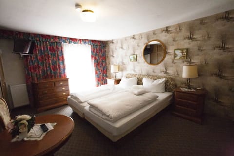 Basic Double Room | Desk, free WiFi, bed sheets