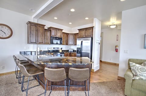 Kitchen - fully stocked with basic cookware.