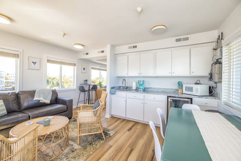 Living and kitchenette