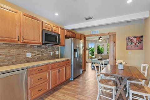 Primary Suite Kitchen (No stove/oven)