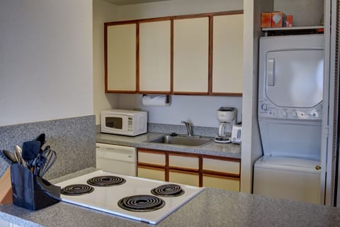 In unit washer and dryer available