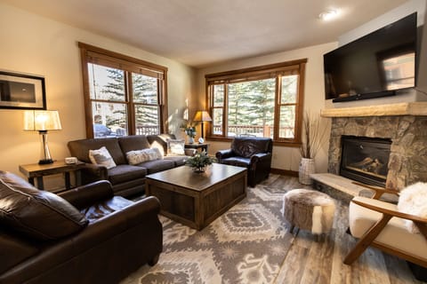 Cozy up by your private fireplace in this inviting living space, where leather seating and mountain views create the perfect retreat.