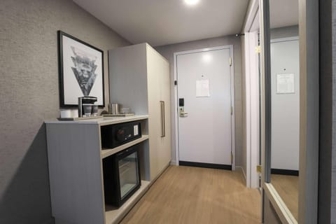 Premium bedding, in-room safe, desk, laptop workspace