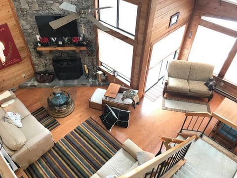 Very Spacious-GREAT ROOM/SUN ROOM