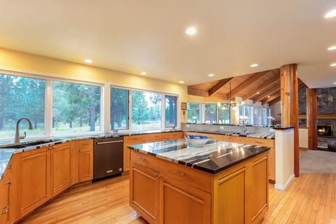 Kitchen - Main Level