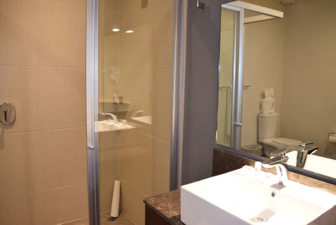 Room, 1 King Bed | Bathroom | Shower, free toiletries, towels