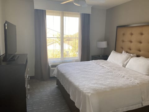 Suite, 1 King Bed, Accessible, Bathtub | In-room safe, desk, laptop workspace, blackout drapes