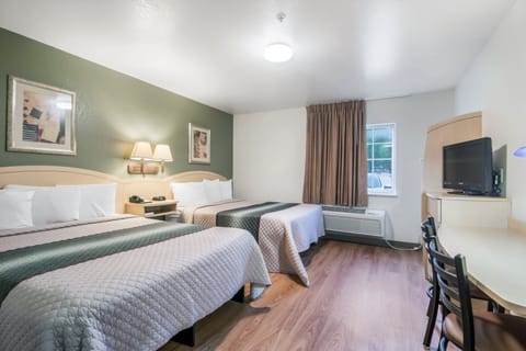 Desk, free cribs/infant beds, free WiFi, bed sheets