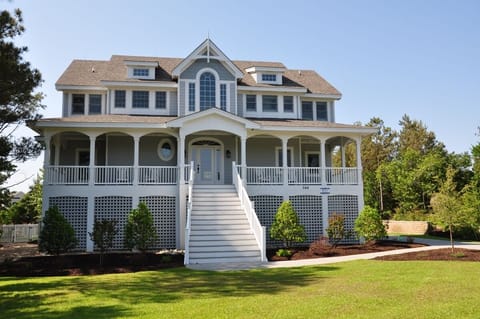 CC059: Sweet Retreat | Front Exterior