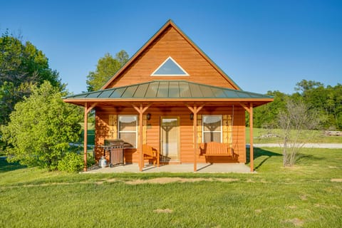 Columbia Vacation Rental | 1BR + Loft | 2BA | 800 Sq Ft | Stairs to Access