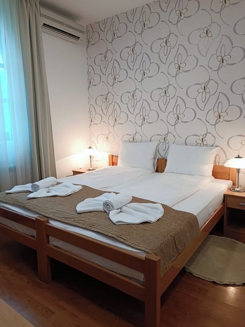 Classic Double Room | Minibar, in-room safe, individually furnished, desk