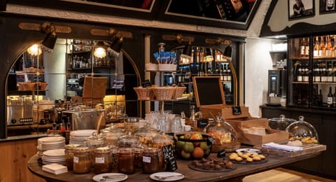 Premium bedding, in-room safe, individually decorated