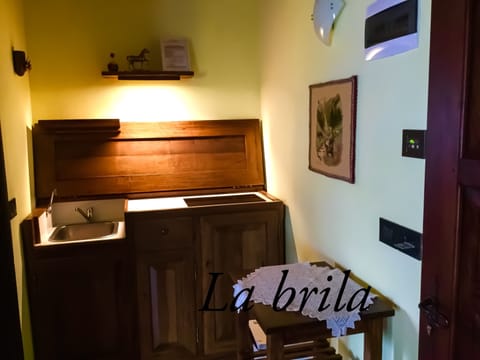 Full-size fridge, stovetop, cookware/dishes/utensils