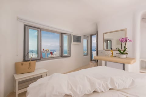 Minibar, in-room safe, individually decorated, individually furnished