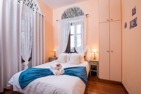 Standard Double Room | Free WiFi, bed sheets