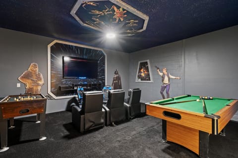 Game Room Star Wars
70" Roku TV - PS4