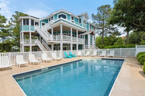 CC130:  Bermuda Banks | Private Pool Area