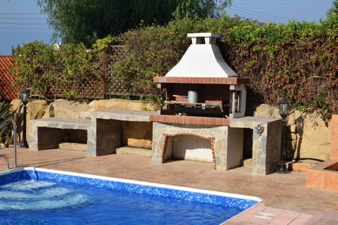 Barbecue with all the tools to enjoy great outdoor food - yummy!