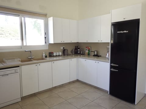 Light bright fully equipped upstairs kitchen - fridge, freezer, kettle