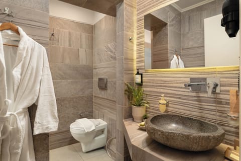 Superior Room, Balcony | Bathroom | Shower, free toiletries, hair dryer, bathrobes