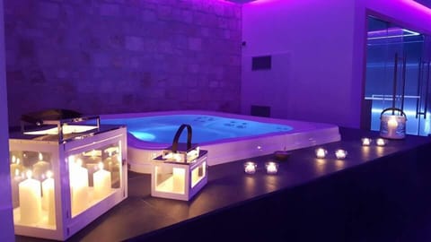 Indoor spa tub