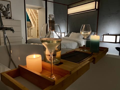 Deluxe Loft, 1 Queen Bed, Terrace, Sea View | Deep soaking bathtub