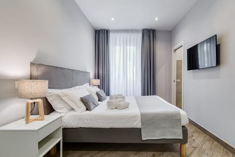 Deluxe Room | Frette Italian sheets, premium bedding, down comforters
