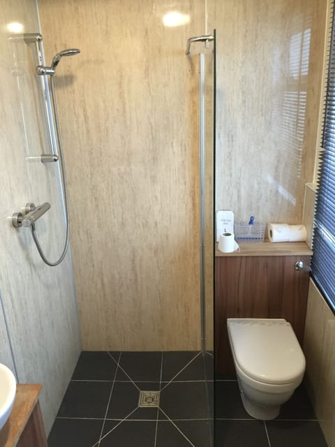 Standard Single Room, Shared Bathroom | Bathroom | Shower, free toiletries, hair dryer, towels