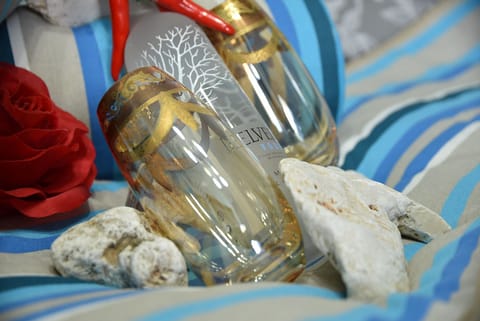 Positano Deluxe | Minibar, in-room safe, desk, soundproofing