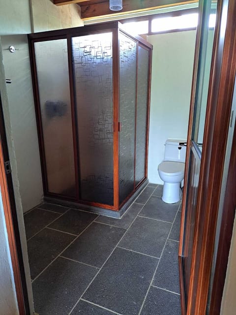 Traditional Cabin, Hot Tub | Bathroom | Shower, towels