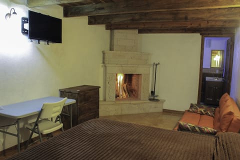 Traditional Room, 1 King Bed | Free WiFi, bed sheets