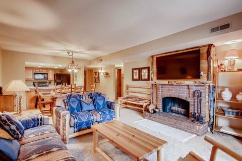 Open living and dining - Park Station Lodging - Park Station 120
