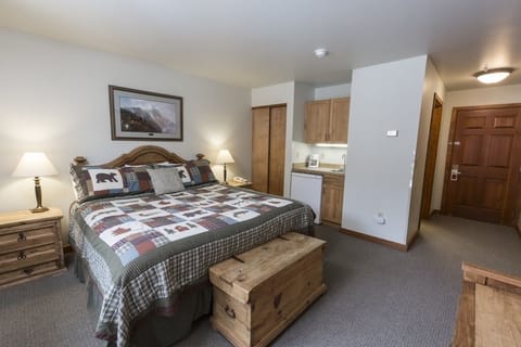 Has a wet bar with microwave, mini refrigerator, and coffeemaker.