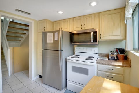 Kitchen - Full sized appliances with regular coffeemaker