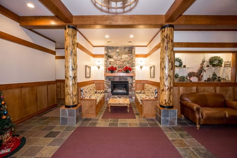Sitting area with gas fireplace in the lobby.
