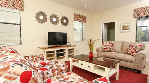 Living Room
42" TV