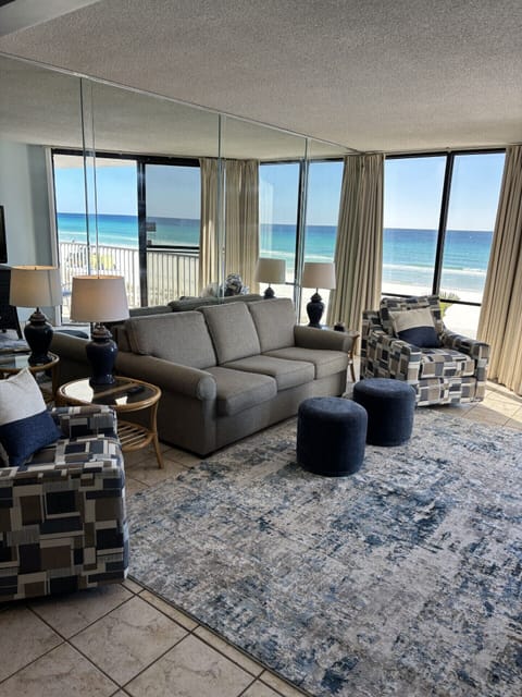 WOW! Living room with awesome beach views