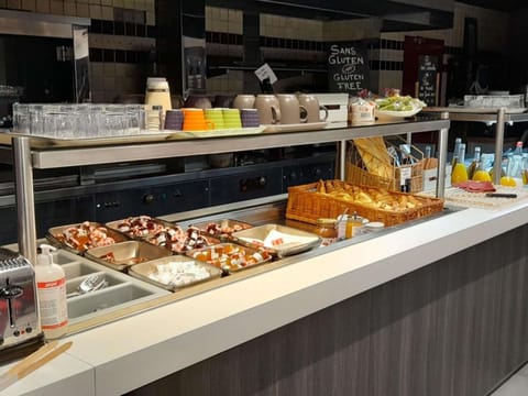 Free daily breakfast