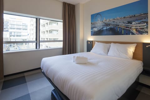 Superior Double Room, Accessible | Desk, soundproofing, free WiFi, bed sheets